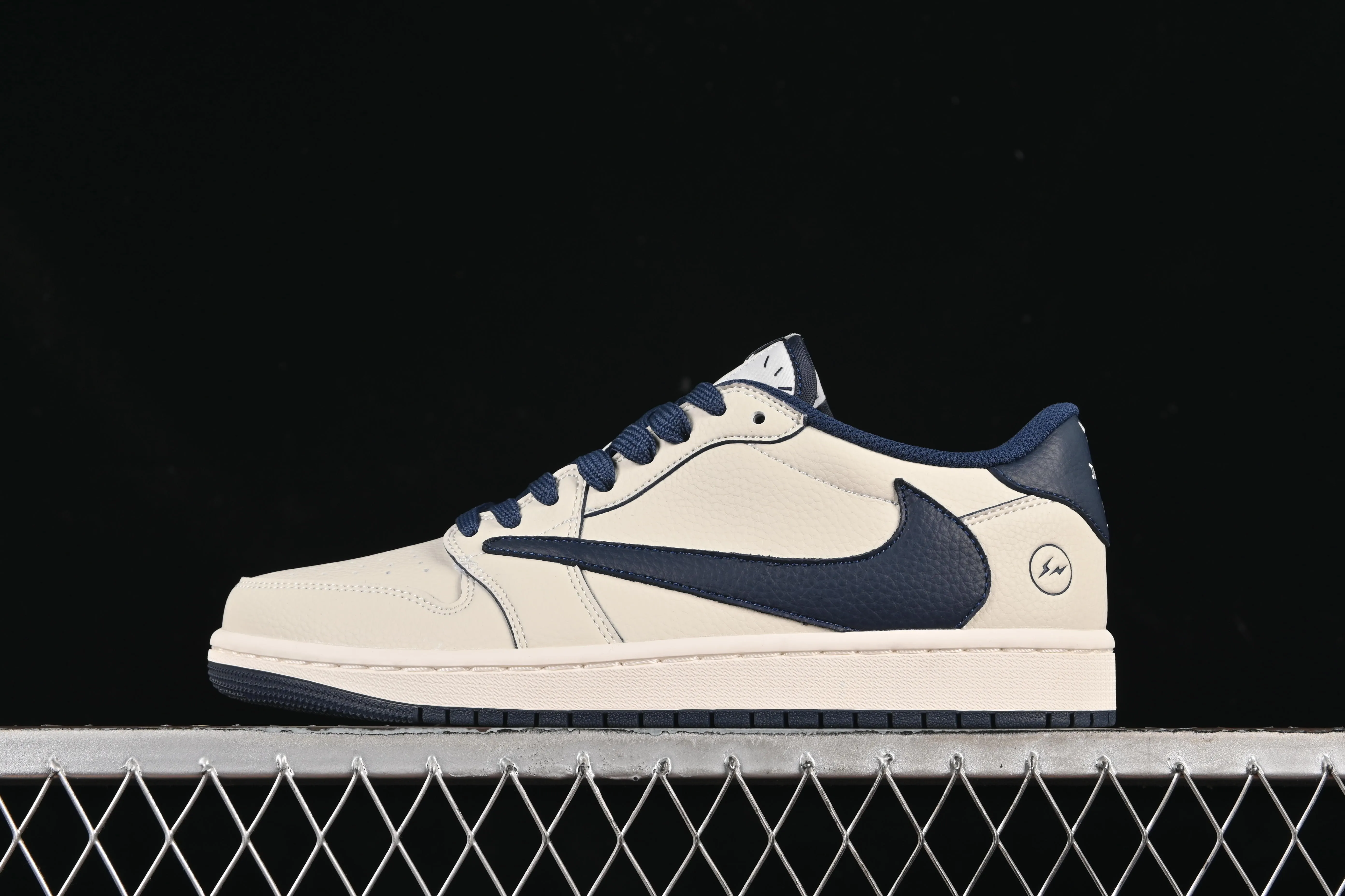 All categories Air Jordan Jordan series basketball shoes Air Jordan 1 Low high-end customized low-top sneakers Travis Scott x Fragment Design x Air Jordan 1 Low OG SP AJ1 Joe 1 Lightning joint low-top cultural casual sneakers LK1099-065